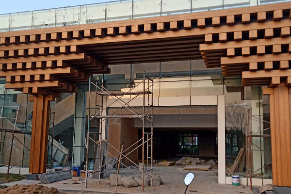 山東省臨沂市蘭山區白沙埠鎮魯班小鎮鋼結構木紋漆施工項目